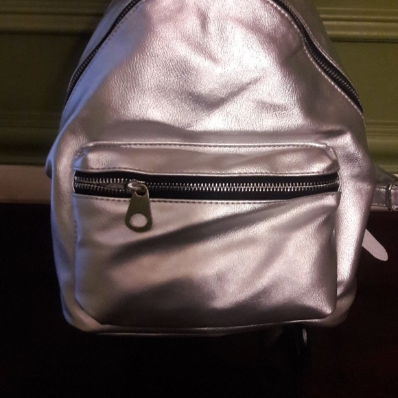 COPY - Backpack - Picture 2 of 9